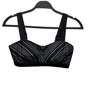 Athleta Bikini Top 32D/DD Underwire Black White Chevron Striped Bra Sized Swim